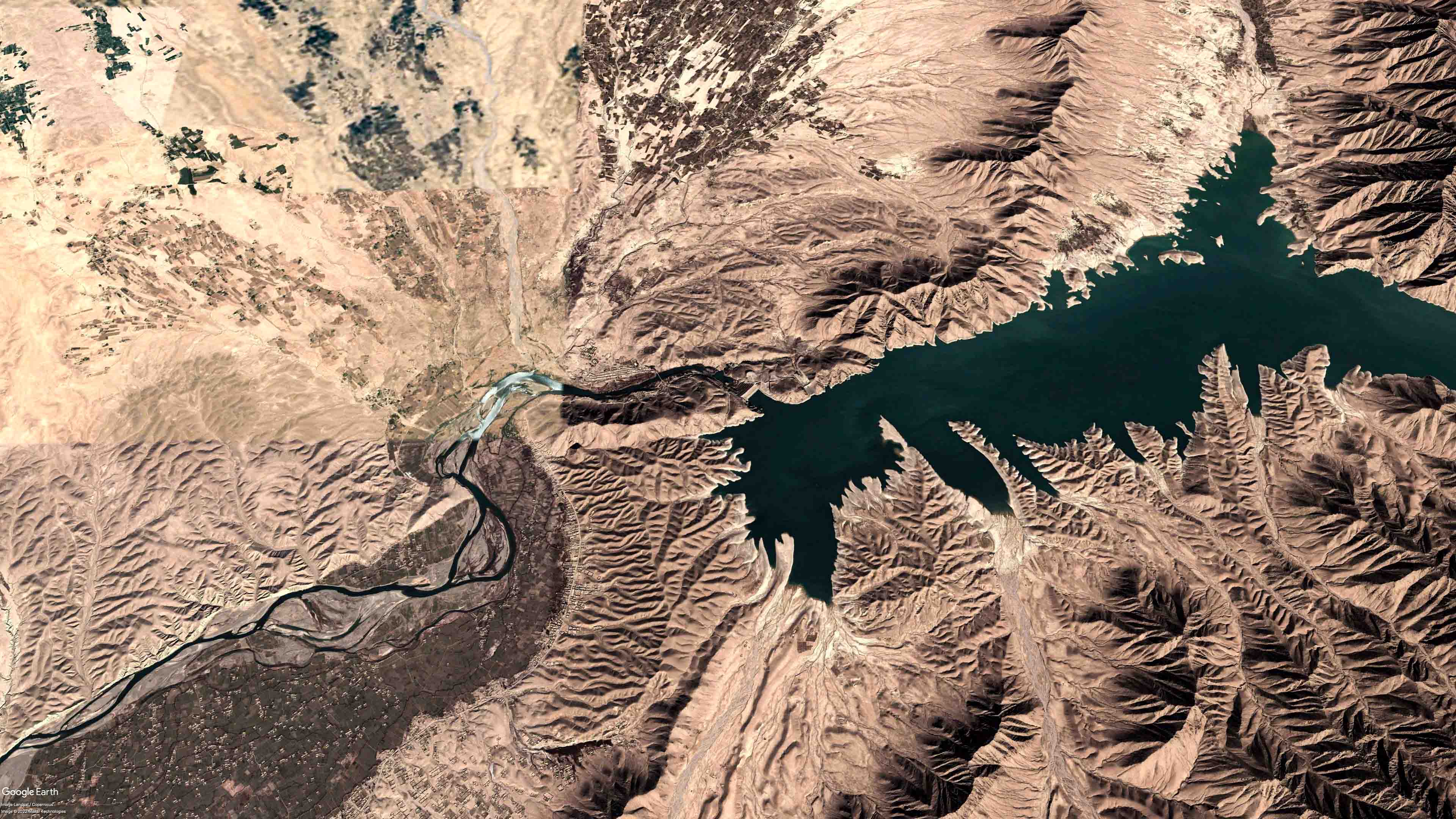 Figure 2: The Kajaki Dam in Afghanistan - Google Earth 